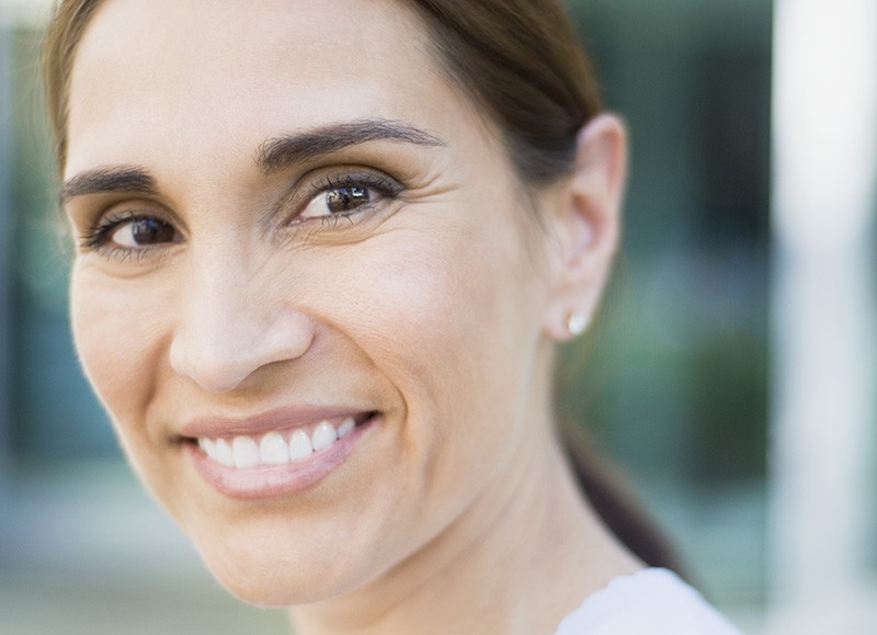 Can an eye mask help with crows feet?